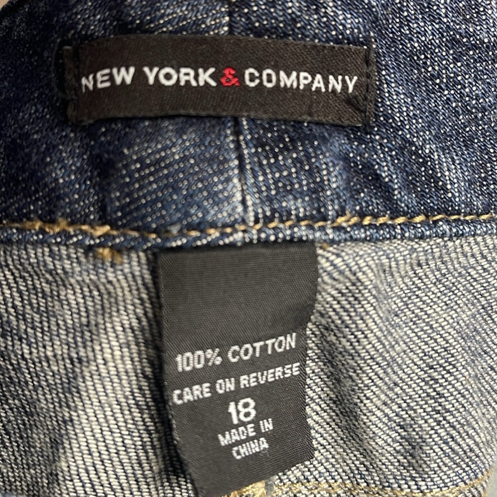 Straight legged jeans - Picture 3 of 3